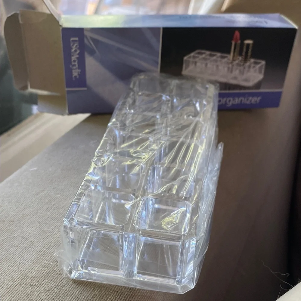 BNIB Clear Acrylic Lipstick Organizer